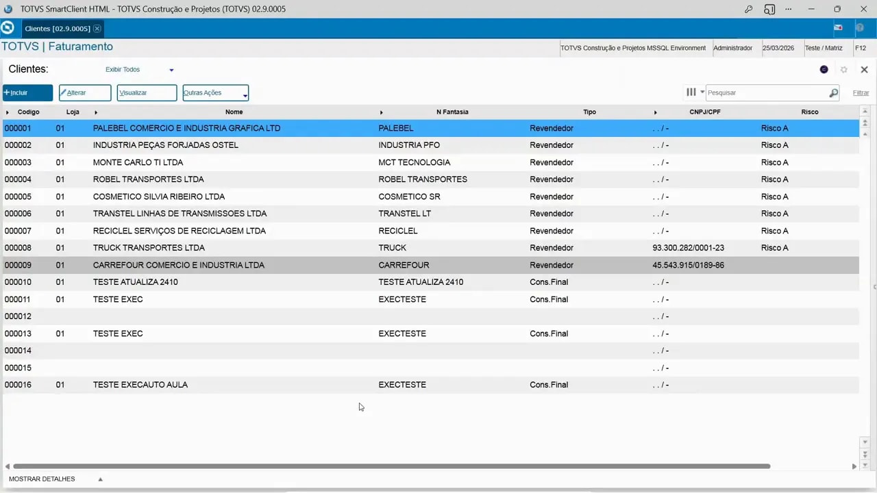 Close do JSON no Thunder Client com dados do cliente (código, loja, nome, endereço, fantasia, tipo, estado e cidade)