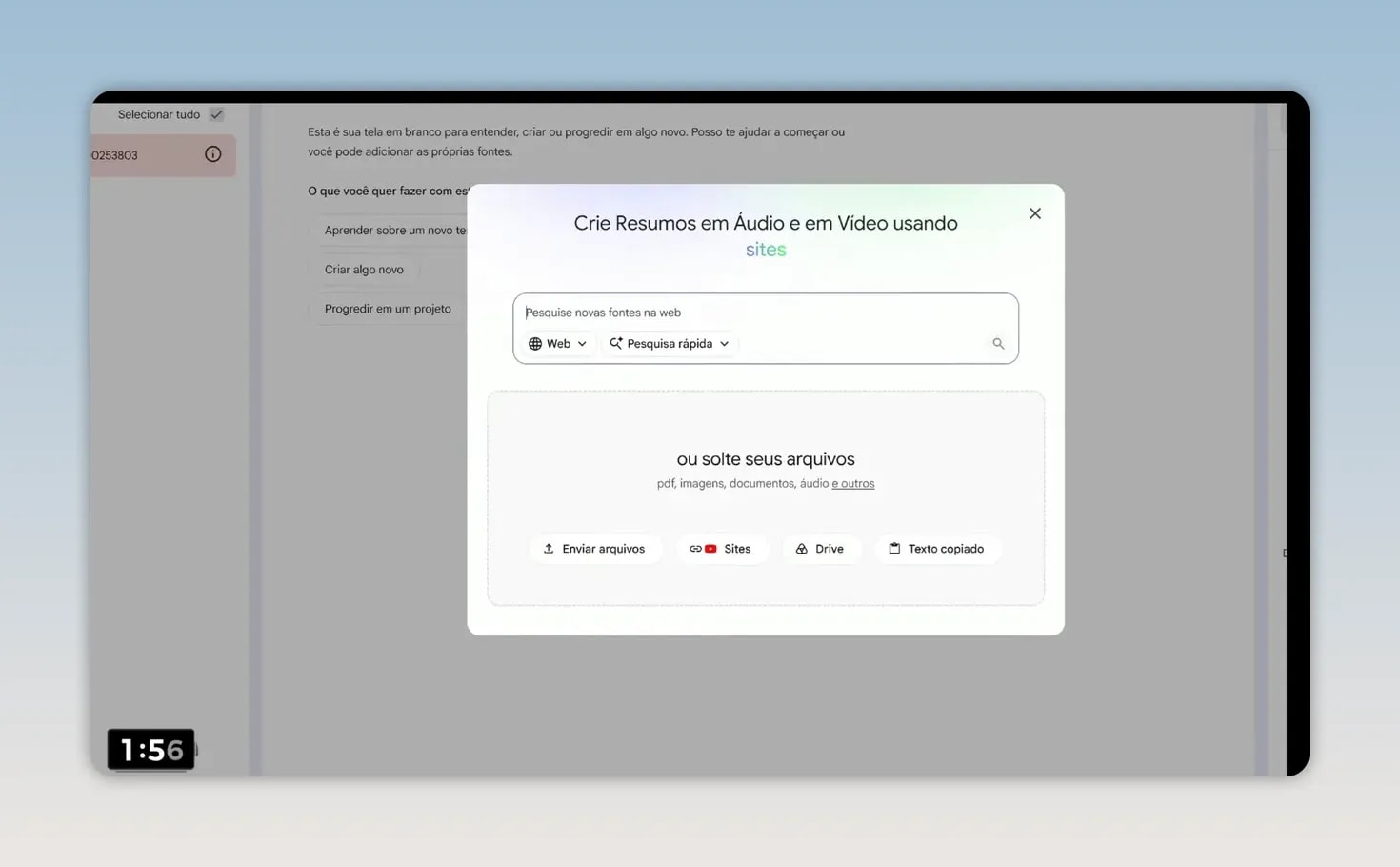 Janela do NotebookLM exibindo opções para criar fontes com arquivos ou conteúdo da web